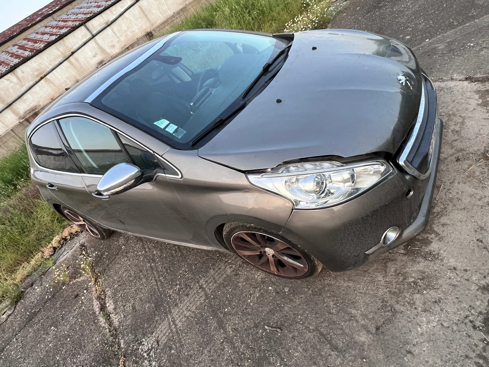 Peugeot 208 1.6 ehdi - изображение 2