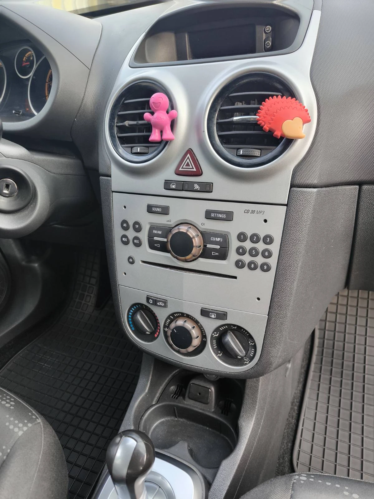 Opel Corsa 1.2i * Автоматик - изображение 9