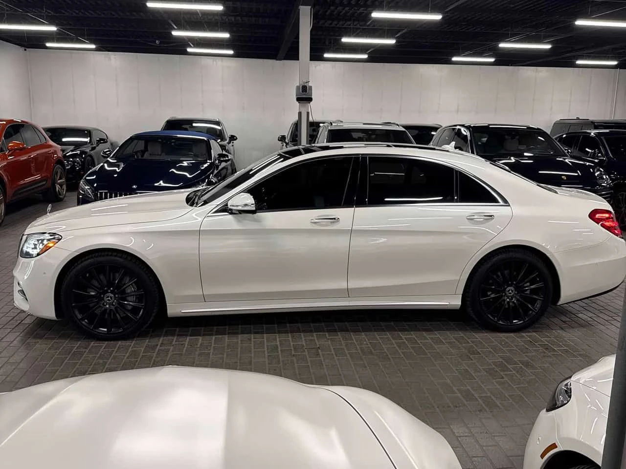 Mercedes-Benz S 560 CARFAX/BURMESTER/ПАНОРАМА/ВТОРИ ГУМИ, снимка 3 - Автомобили и джипове - 53907107