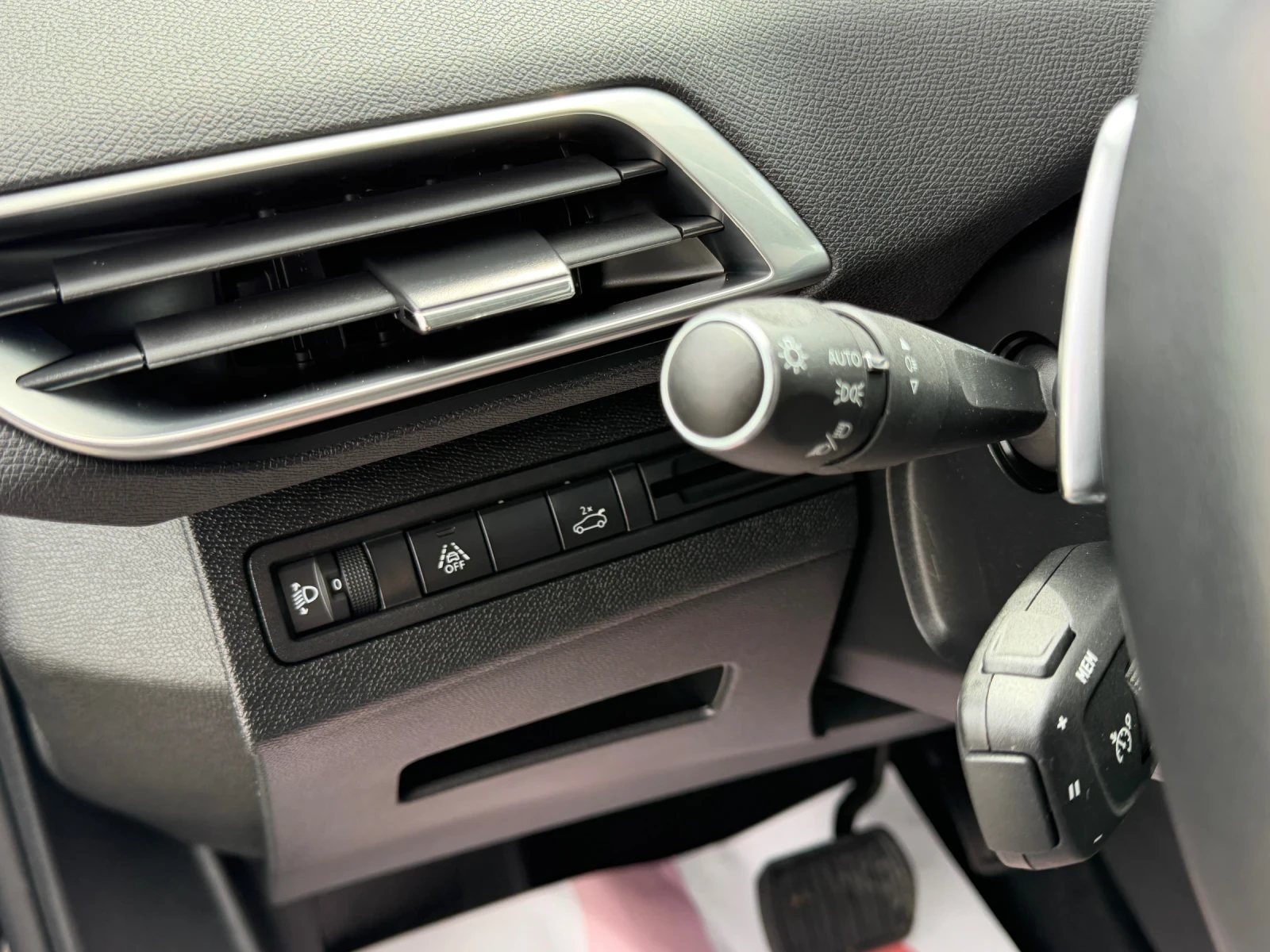 Peugeot 3008 ALLURE 1.5 BlueHDI EAT8 Navi Digital Cockpit, снимка 16 - Автомобили и джипове - 54026989