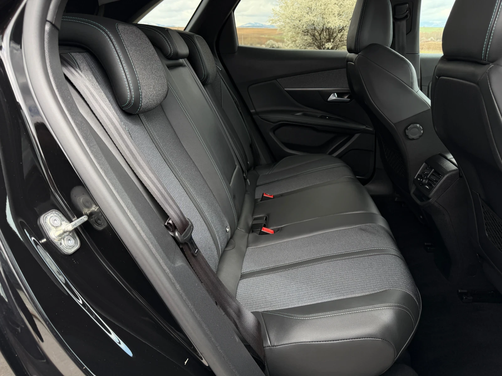 Peugeot 3008 ALLURE 1.5 BlueHDI EAT8 Navi Digital Cockpit, снимка 11 - Автомобили и джипове - 54026989