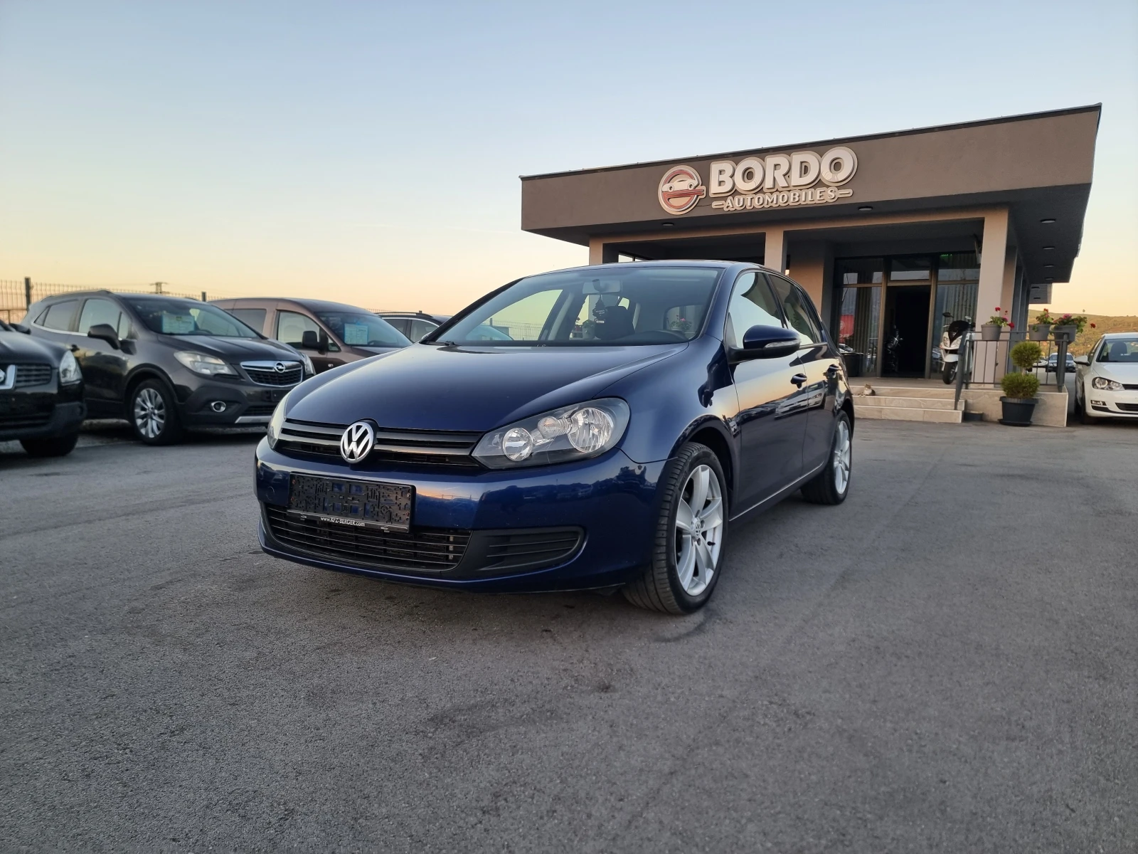 VW Golf 1.6TDI, снимка 2 - Автомобили и джипове - 54325632