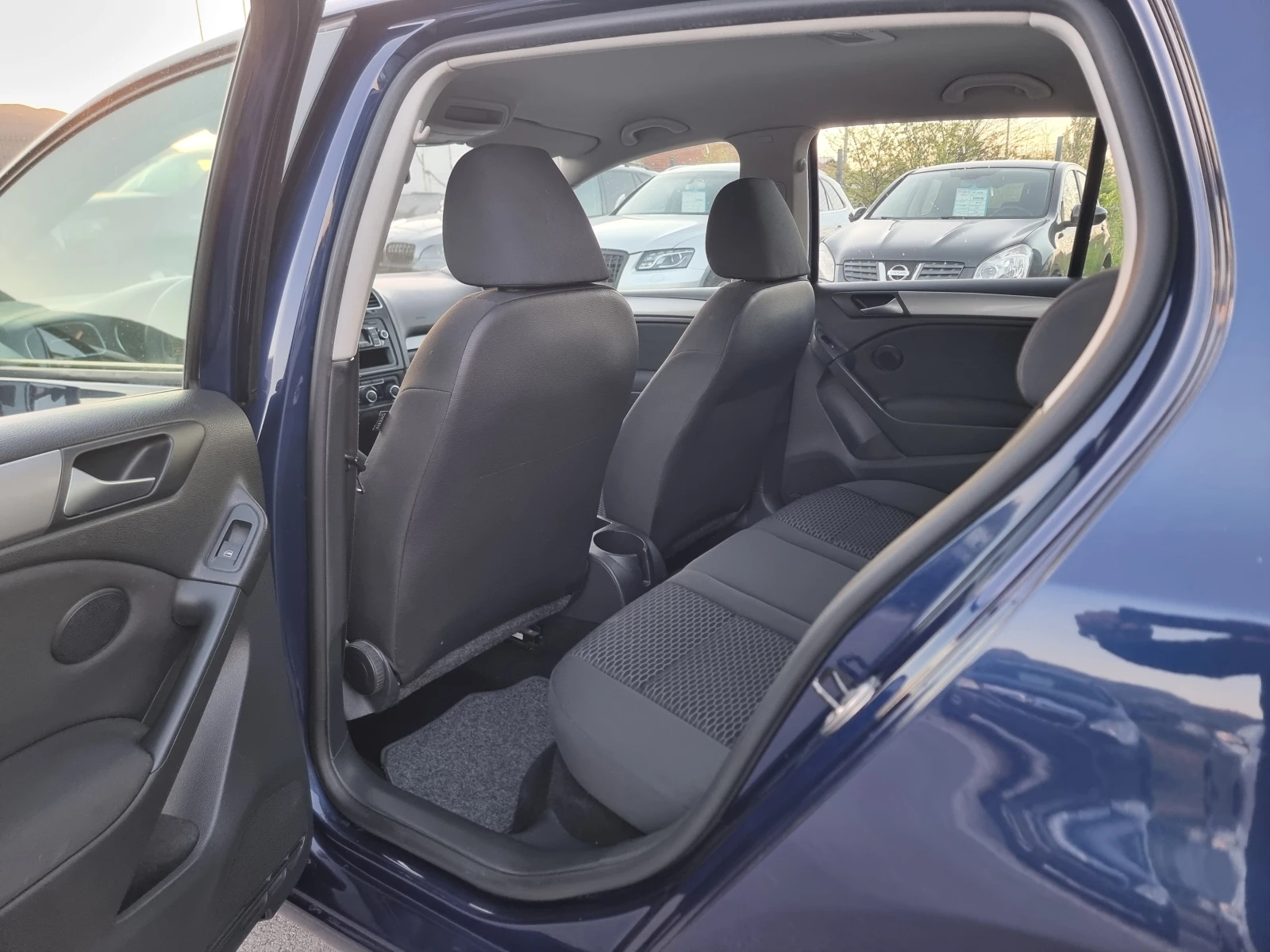 VW Golf 1.6TDI, снимка 11 - Автомобили и джипове - 54325632