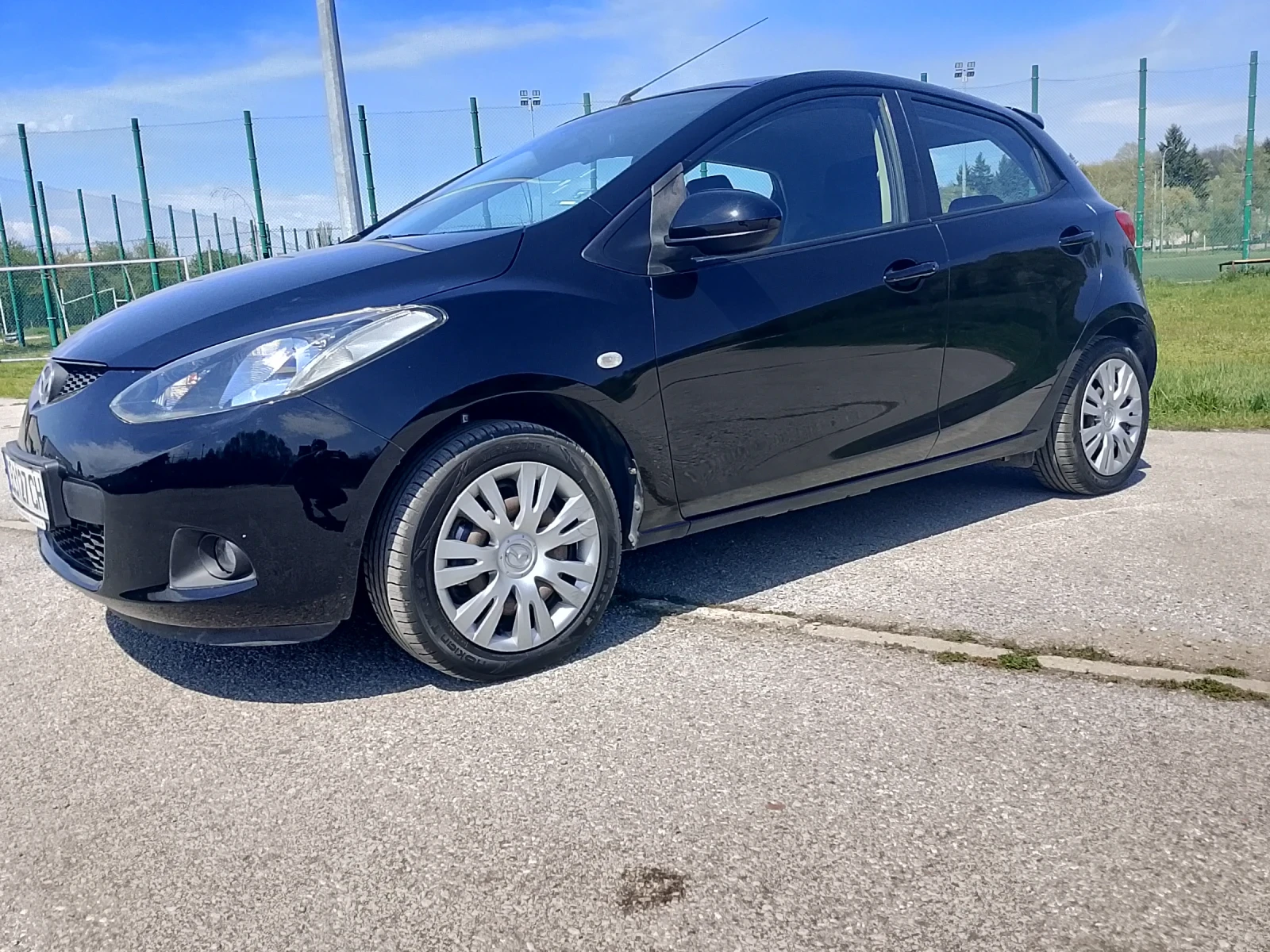 Mazda 2 1.4i, снимка 2 - Автомобили и джипове - 54342123