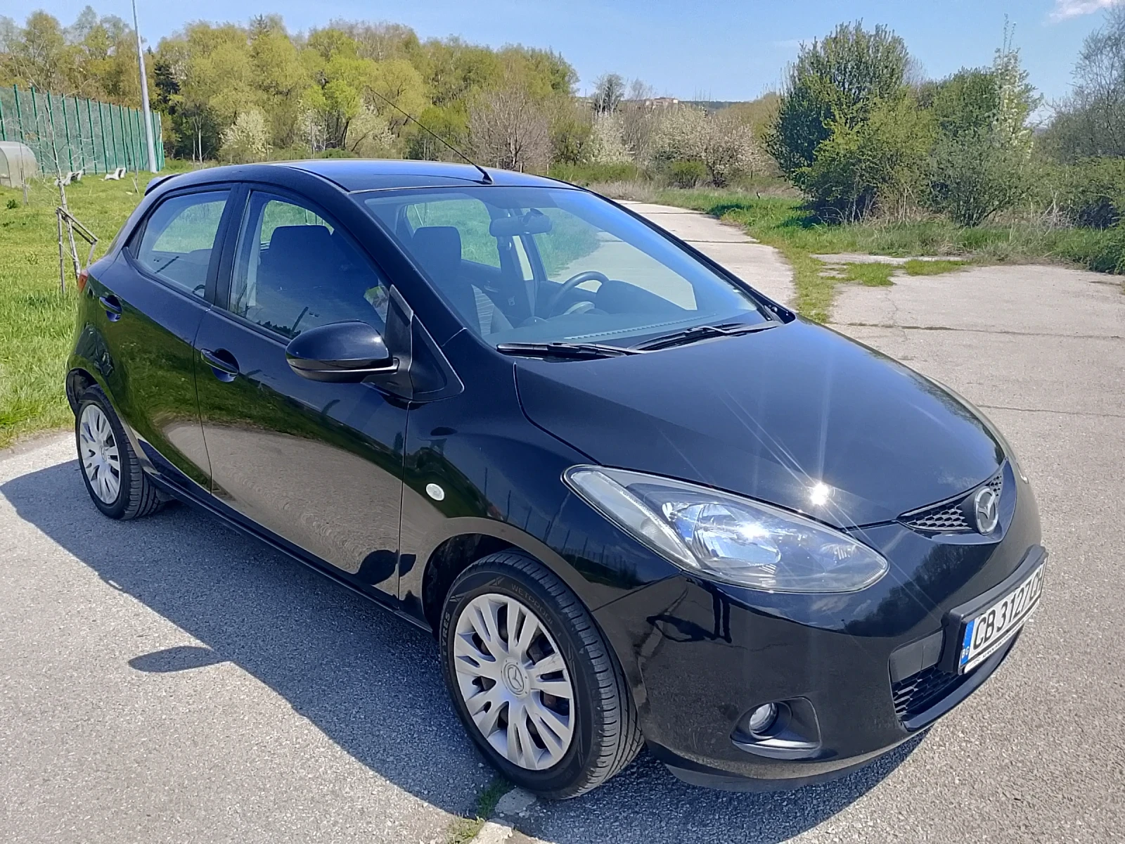 Mazda 2 1.4i, снимка 3 - Автомобили и джипове - 54342123