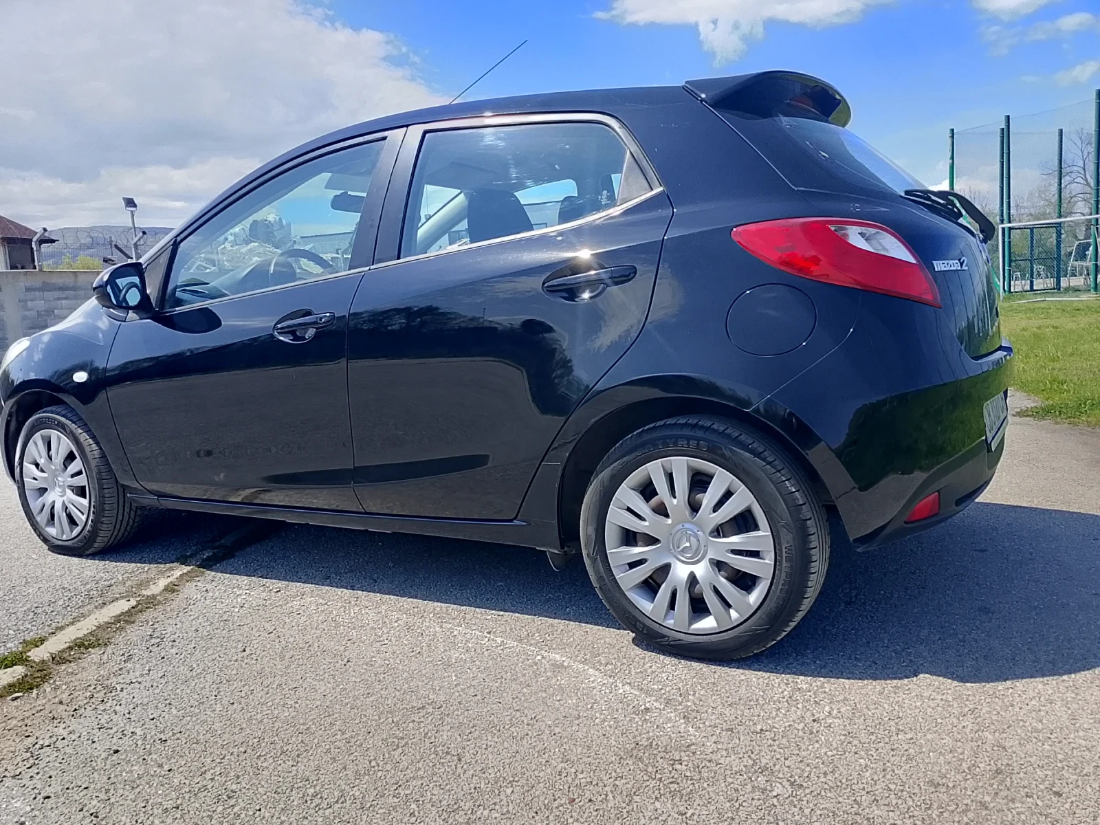 Mazda 2 1.4i, снимка 6 - Автомобили и джипове - 54342123