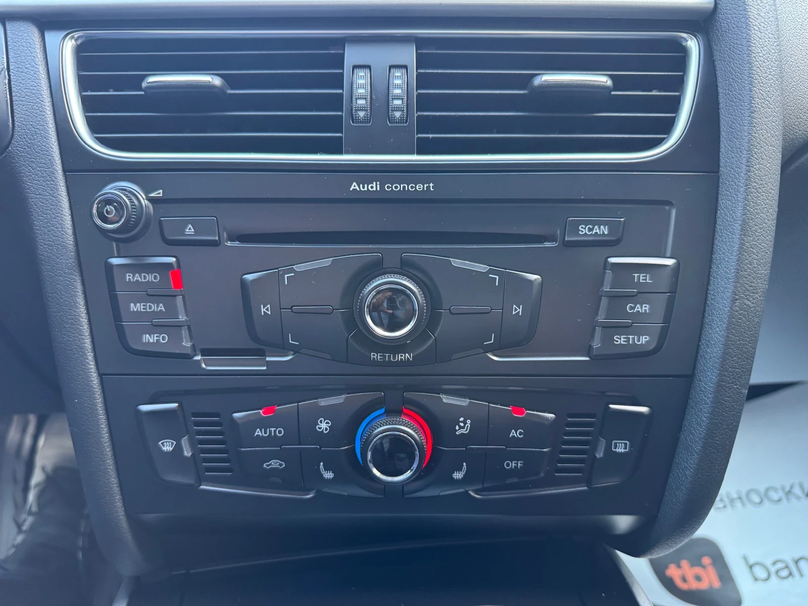 Audi A4 2.0TDi, снимка 15 - Автомобили и джипове - 54348361