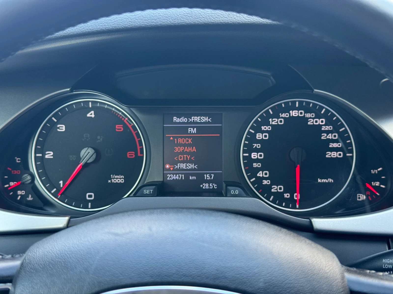 Audi A4 2.0TDi, снимка 13 - Автомобили и джипове - 54348361