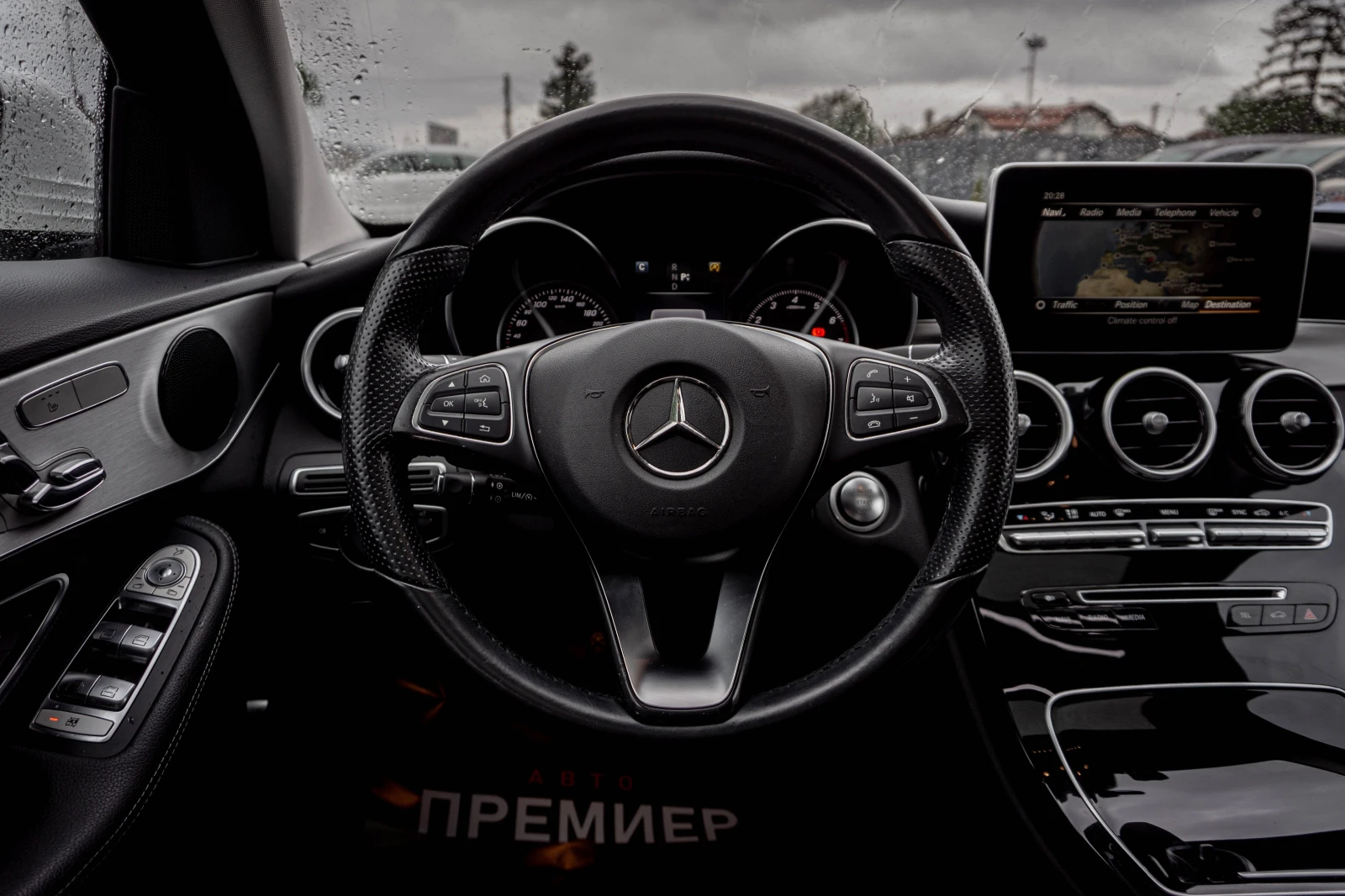 Mercedes-Benz C 200 6М.ГАР-РЕАЛНИ КМ!, снимка 11 - Автомобили и джипове - 54642885
