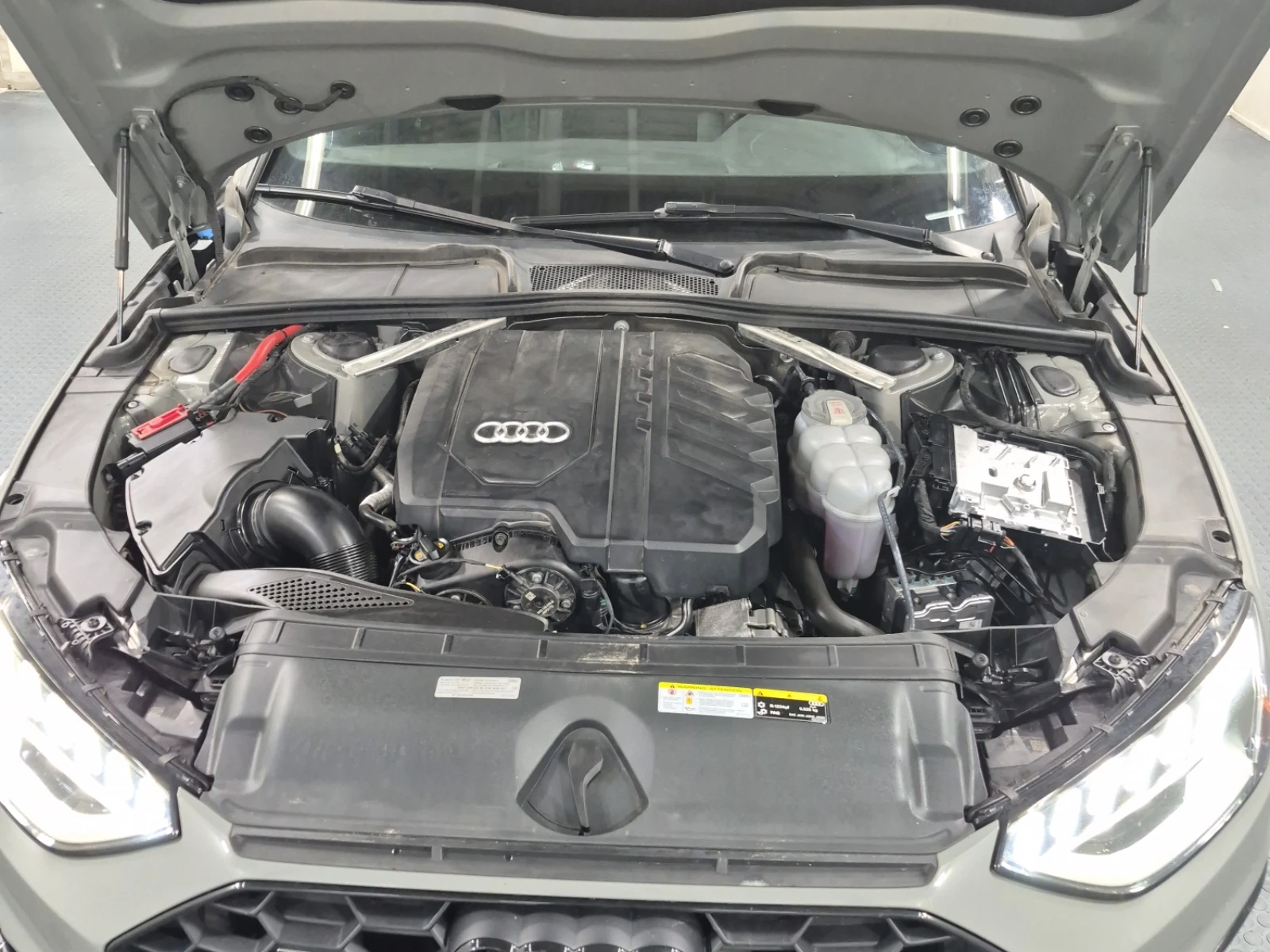Audi A4 Progressiv / Quattro / Keyless Go / Panorama, снимка 12 - Автомобили и джипове - 55317129