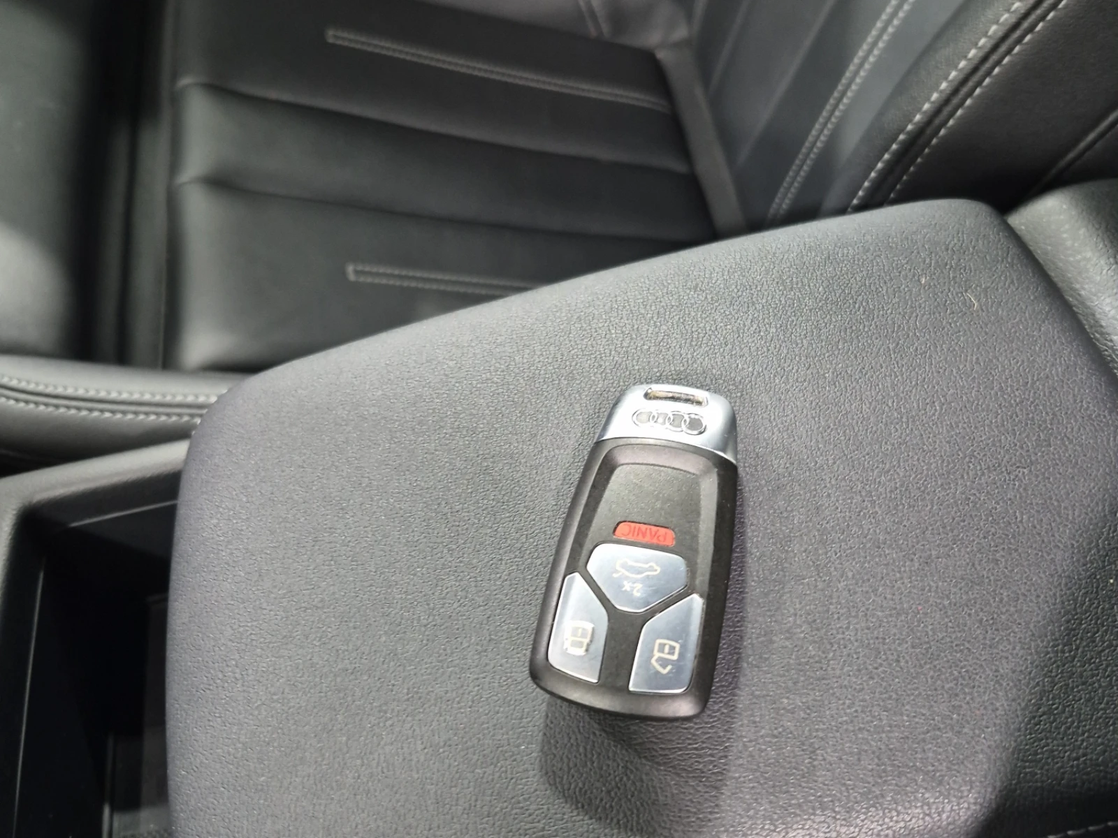 Audi A4 Progressiv / Quattro / Keyless Go / Panorama, снимка 6 - Автомобили и джипове - 55317129