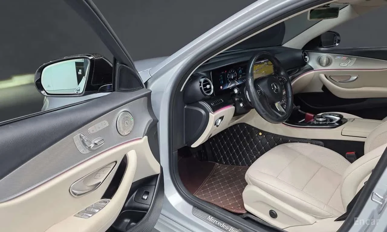 Mercedes-Benz E 300 * AMG Line * ОПЦИЯ ЗА ФИНАНСИРАНЕ * , снимка 13 - Автомобили и джипове - 55571425