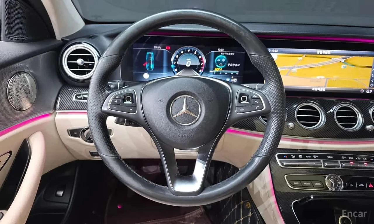 Mercedes-Benz E 300 * AMG Line * ОПЦИЯ ЗА ФИНАНСИРАНЕ * , снимка 16 - Автомобили и джипове - 55571425