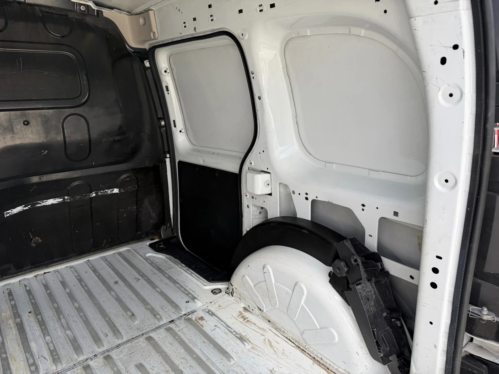 Renault Kangoo 1.5DCI, снимка 12 - Автомобили и джипове - 55663567
