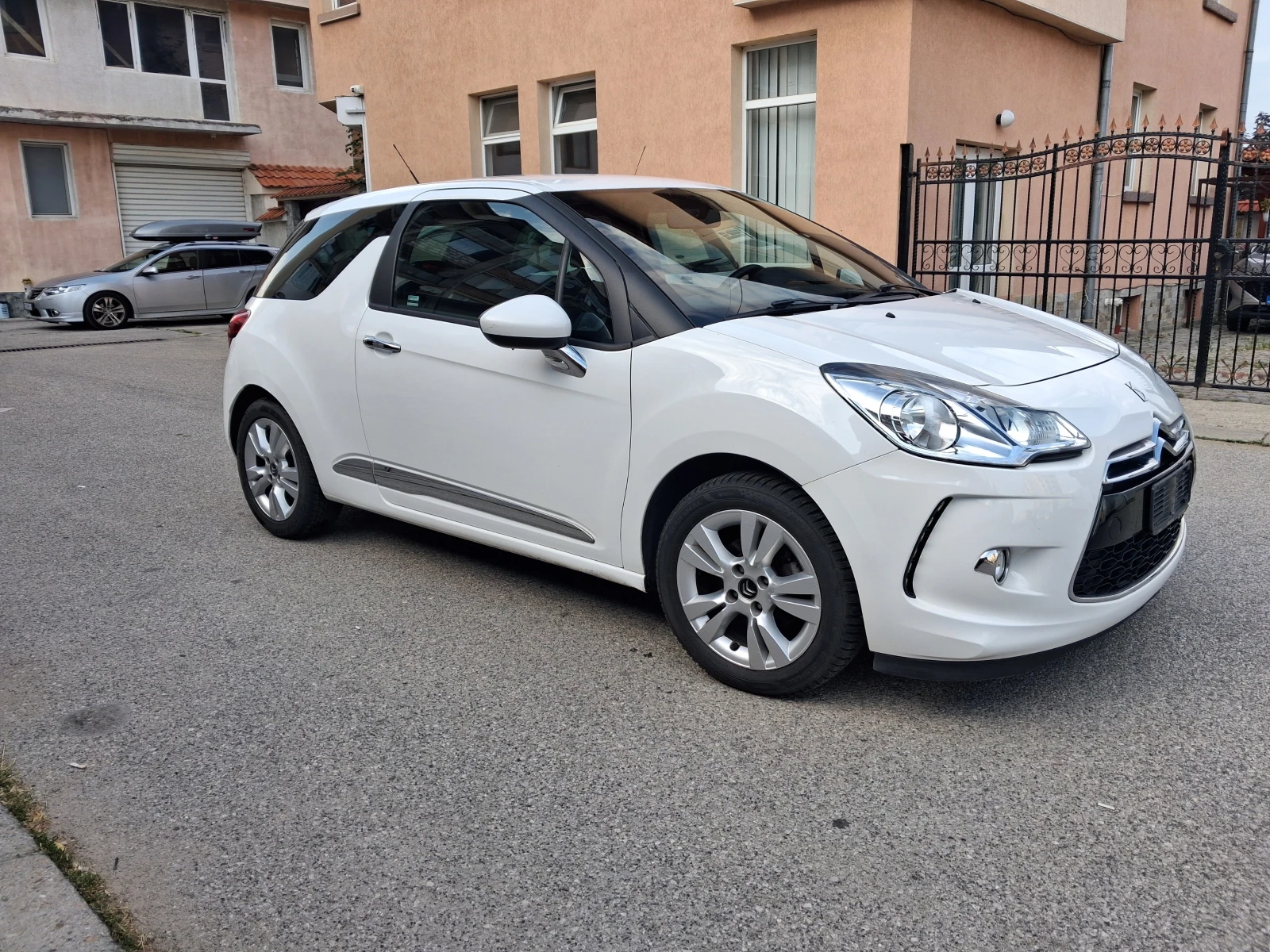 Citroen DS3, снимка 3 - Автомобили и джипове - 56233953