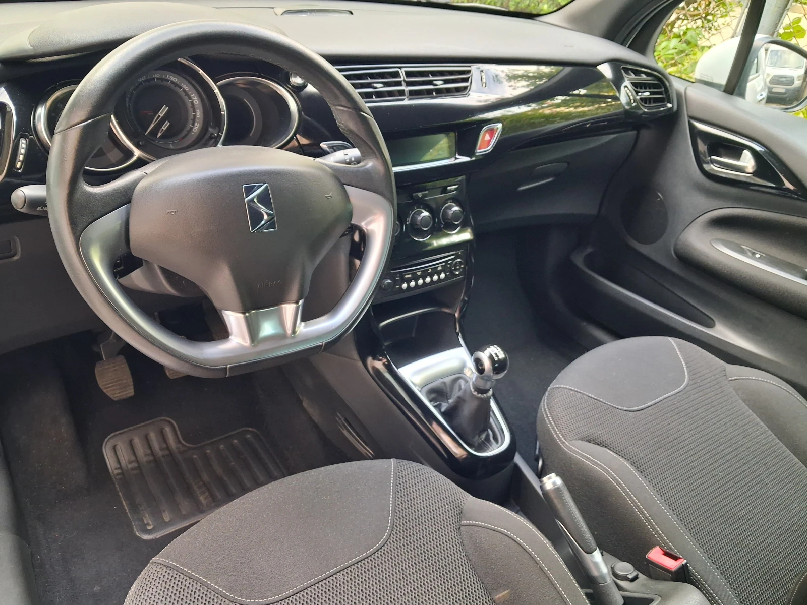 Citroen DS3, снимка 6 - Автомобили и джипове - 56233953