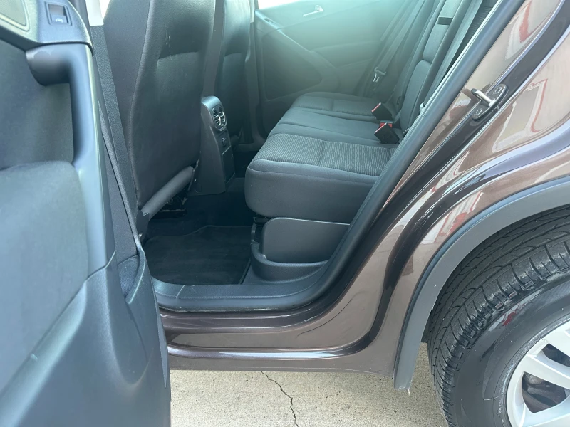 VW Tiguan 2.0TDI, снимка 12 - Автомобили и джипове - 52739007