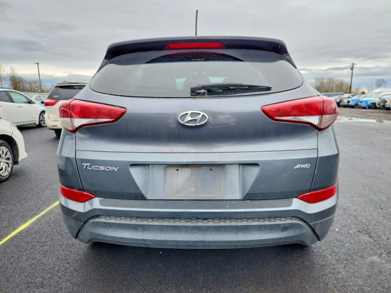 Hyundai Tucson 2.0L 4 All wheel drive, снимка 8 - Автомобили и джипове - 53374507