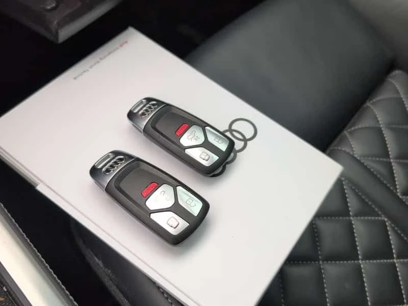 Audi SQ5 * PROGRESSIV * BLACK PACKAGE * CARFAX * ПАНОРАМА *, снимка 4 - Автомобили и джипове - 53679034