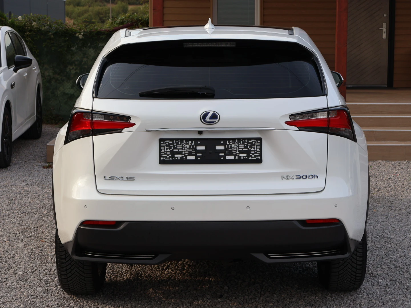 Lexus NX 300h ПАНОРАМА/КОЖЕН САЛОН/ПОДГРЕВ/LED+ BI-XENON/КАМЕРА - изображение 5