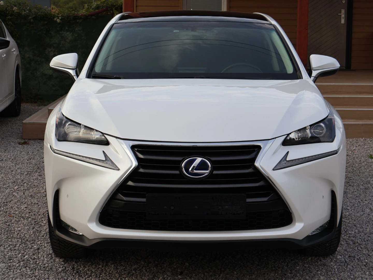 Lexus NX 300h ПАНОРАМА/КОЖЕН САЛОН/ПОДГРЕВ/LED+ BI-XENON/КАМЕРА - изображение 2