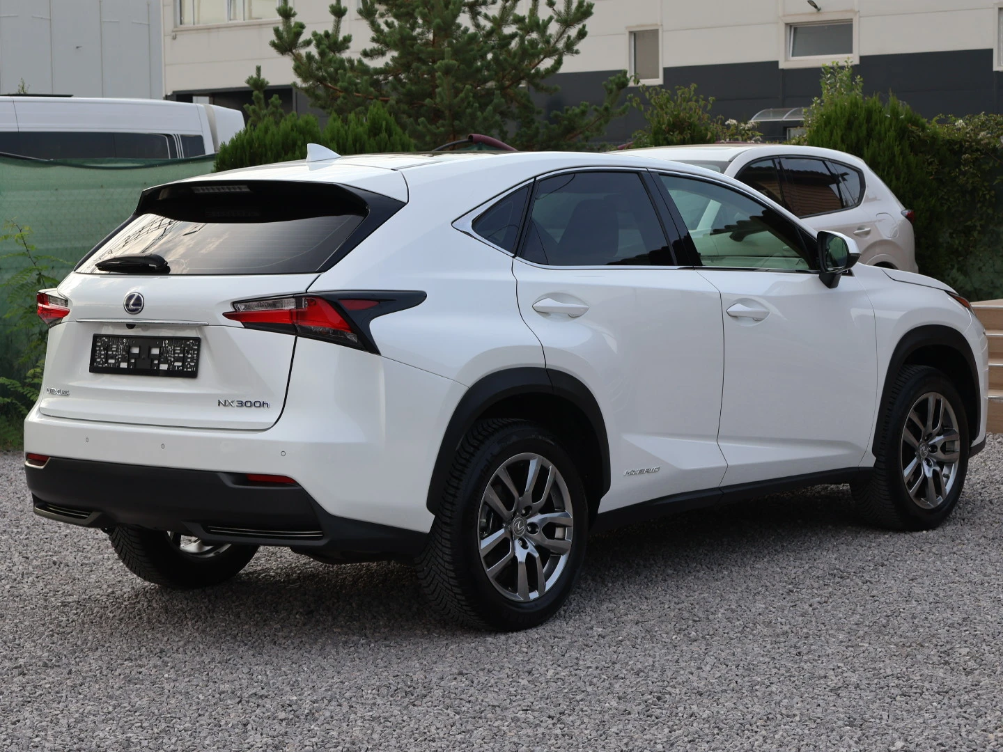 Lexus NX 300h ПАНОРАМА/КОЖЕН САЛОН/ПОДГРЕВ/LED+ BI-XENON/КАМЕРА - изображение 6