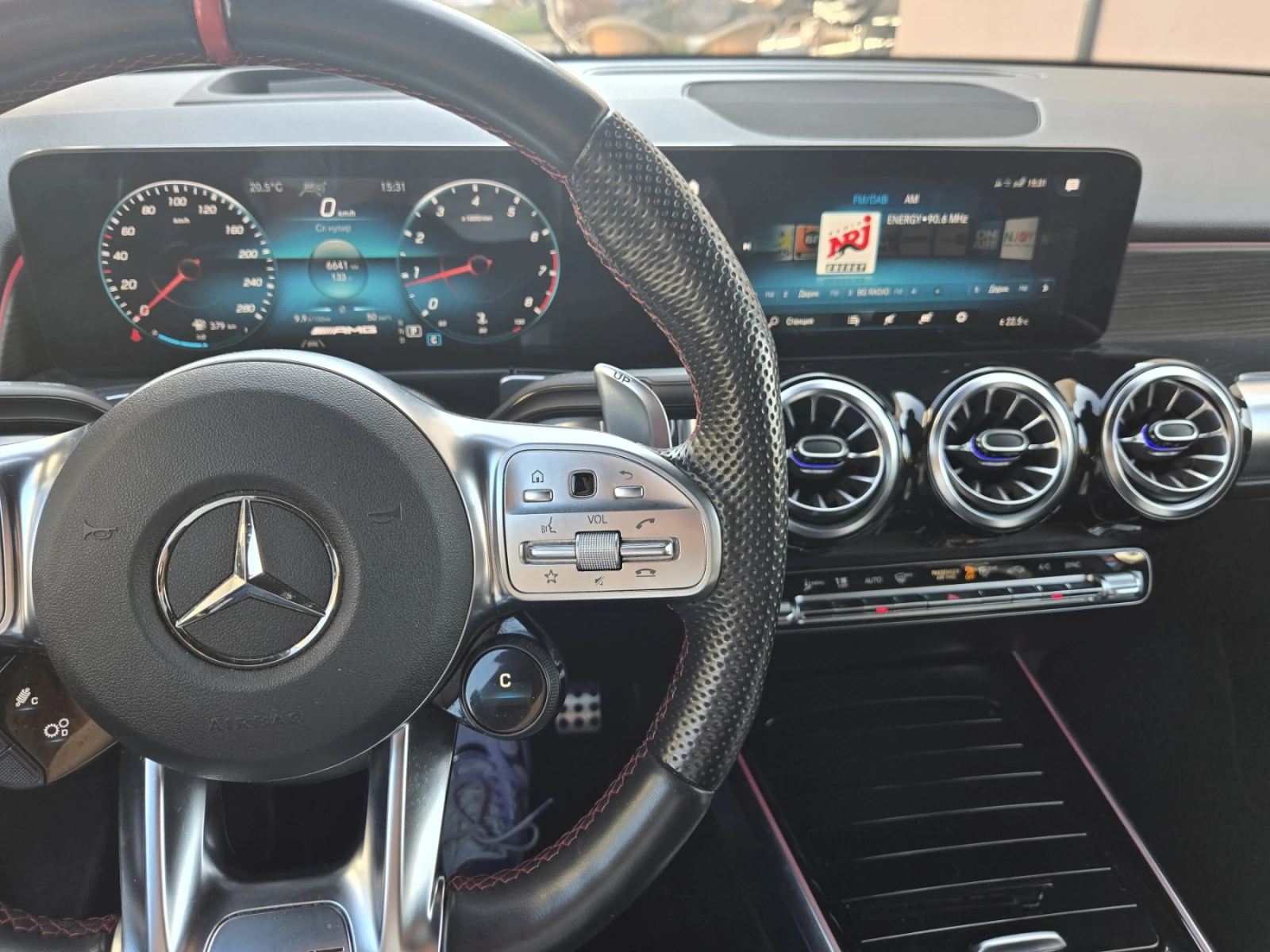 Mercedes-Benz GLB 35 AMG - изображение 8