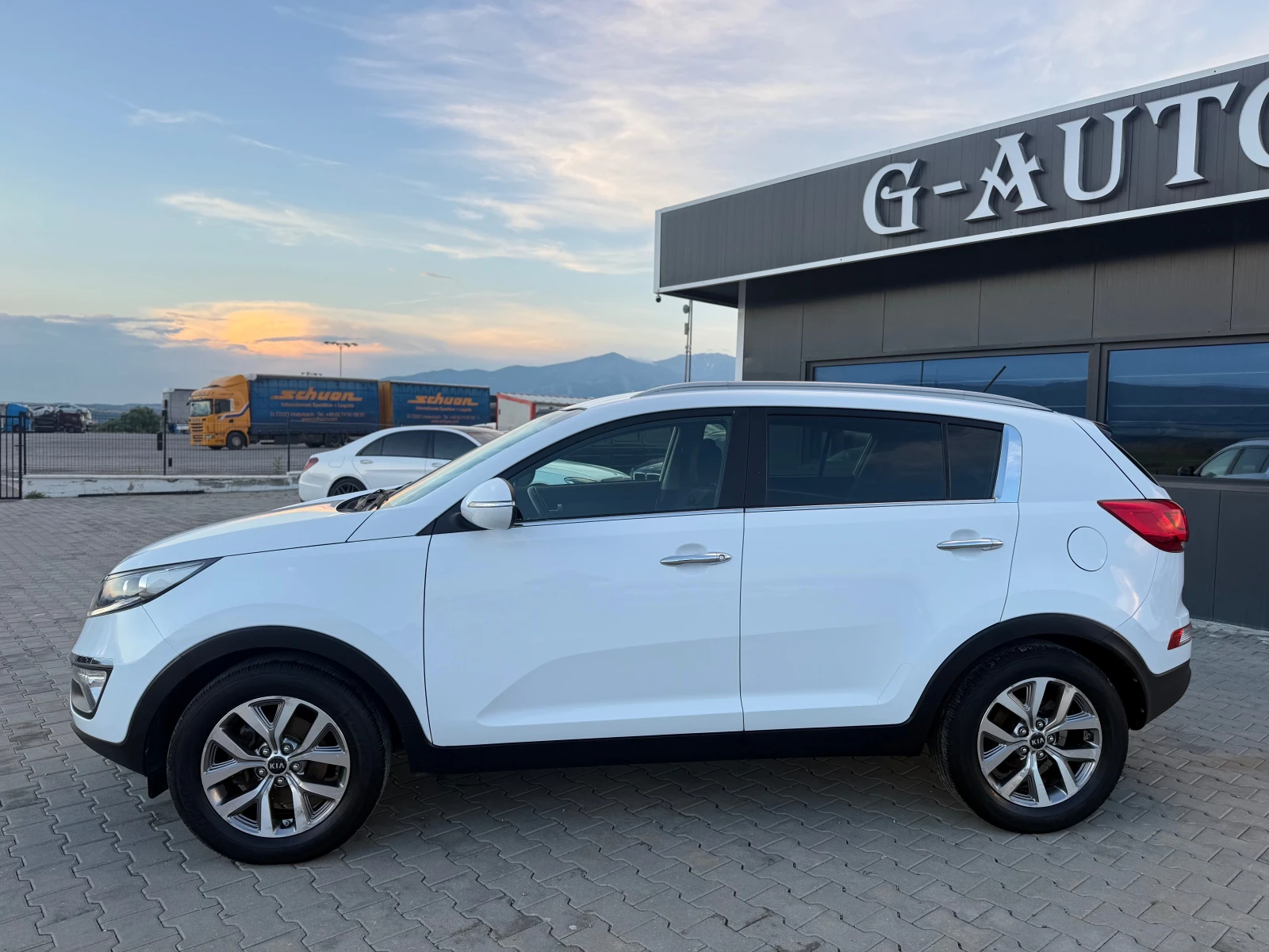 Kia Sportage 1.6 Газ.инжекцион  Собствен лизинг !!!, снимка 8 - Автомобили и джипове - 54941753