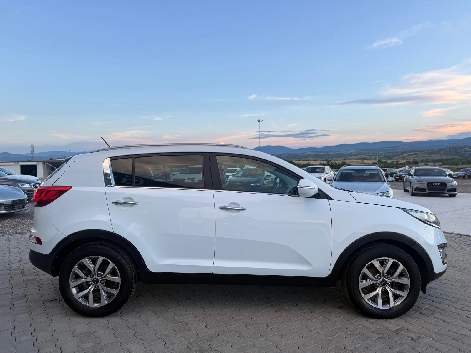 Kia Sportage 1.6 Газ.инжекцион  Собствен лизинг !!!, снимка 4 - Автомобили и джипове - 54941753