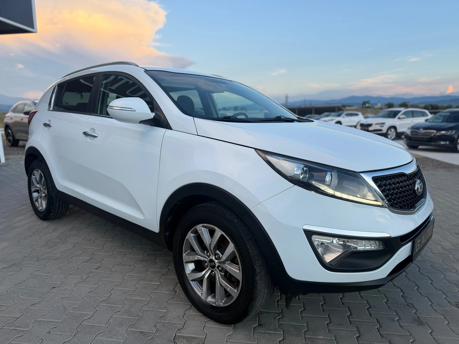 Kia Sportage 1.6 Газ.инжекцион  Собствен лизинг !!!, снимка 3 - Автомобили и джипове - 54941753