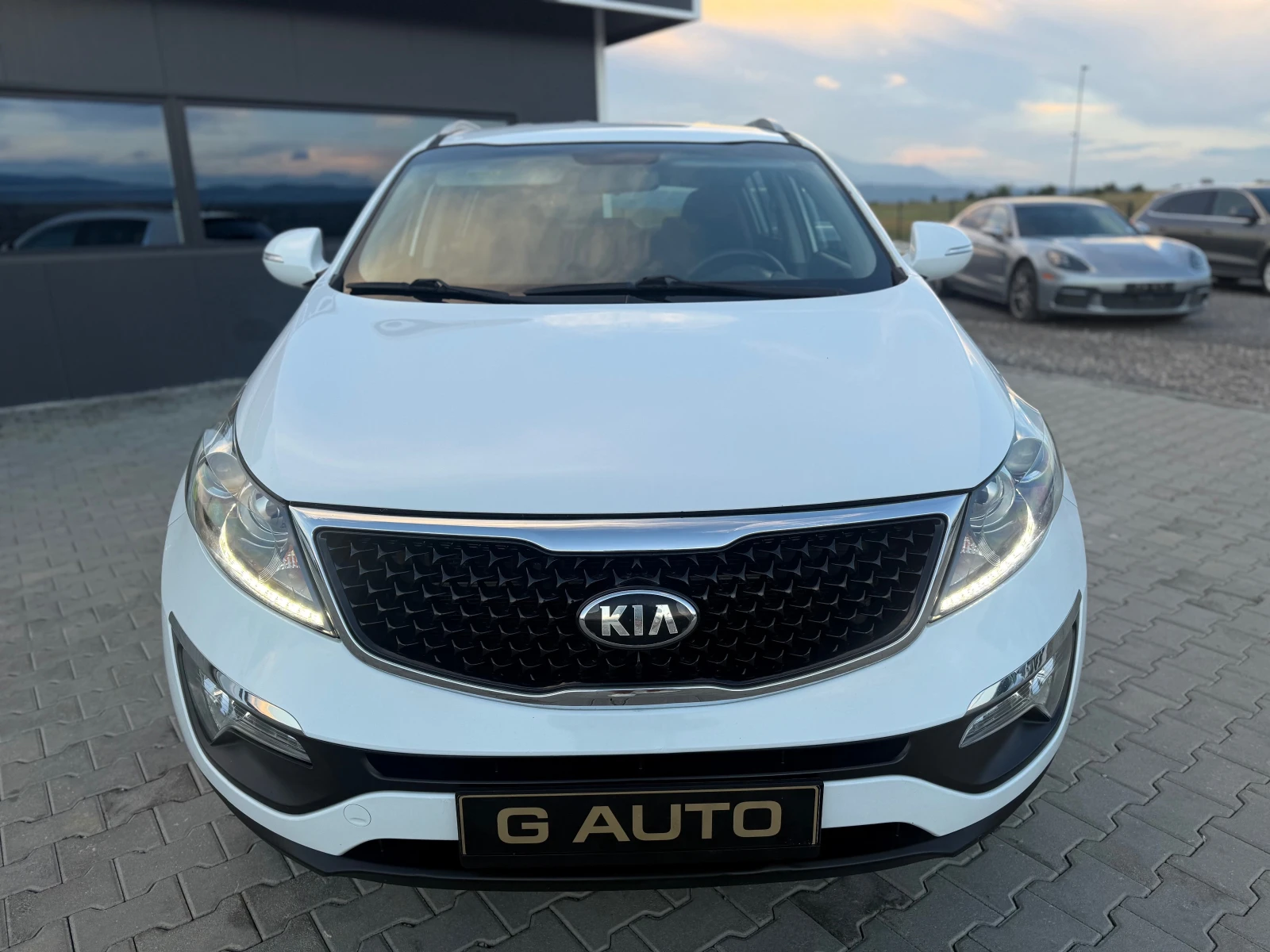 Kia Sportage 1.6 Газ.инжекцион  Собствен лизинг !!!, снимка 2 - Автомобили и джипове - 54941753