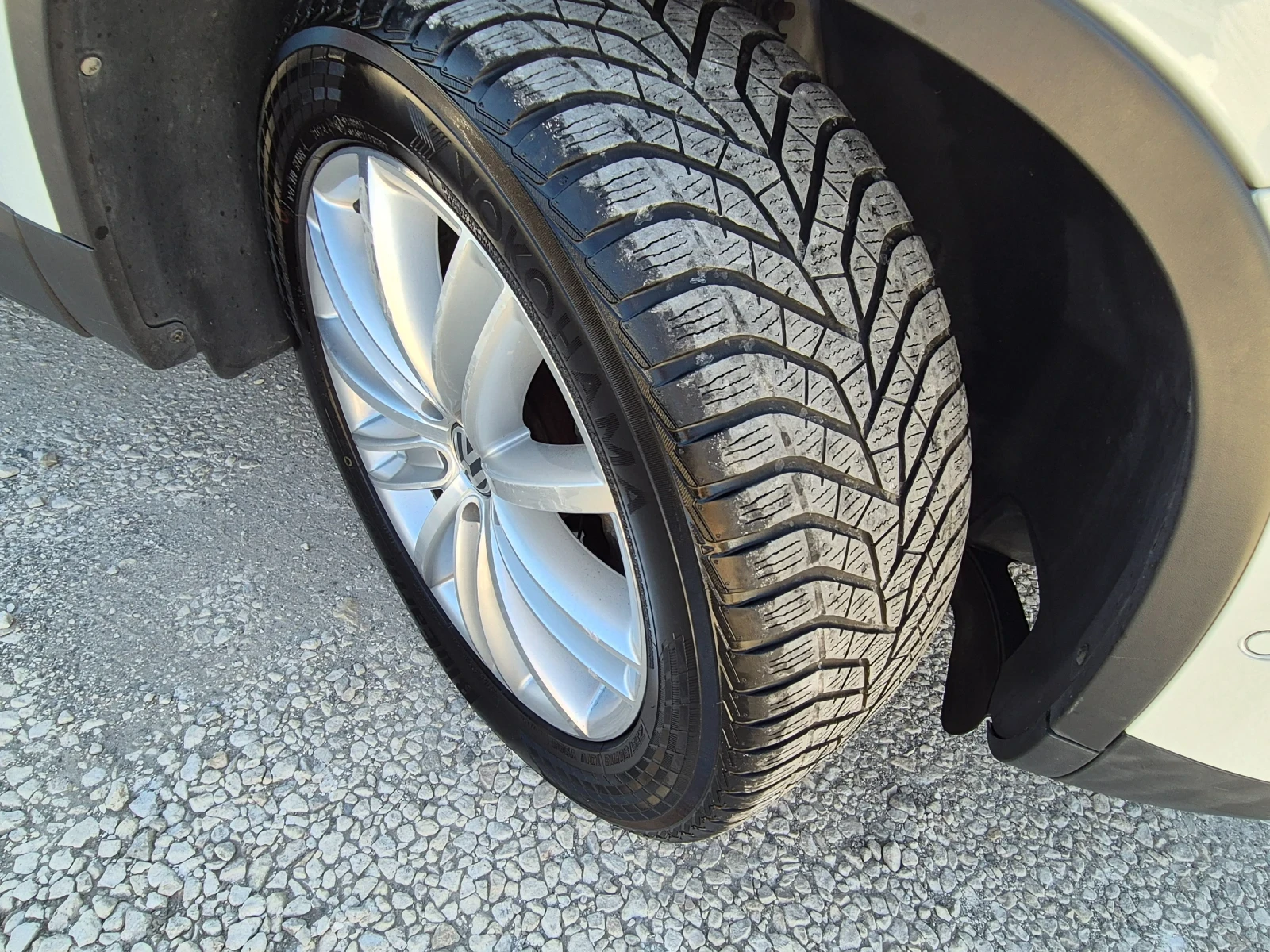 VW Tiguan 2.0TDI Hiline, снимка 15 - Автомобили и джипове - 55079770