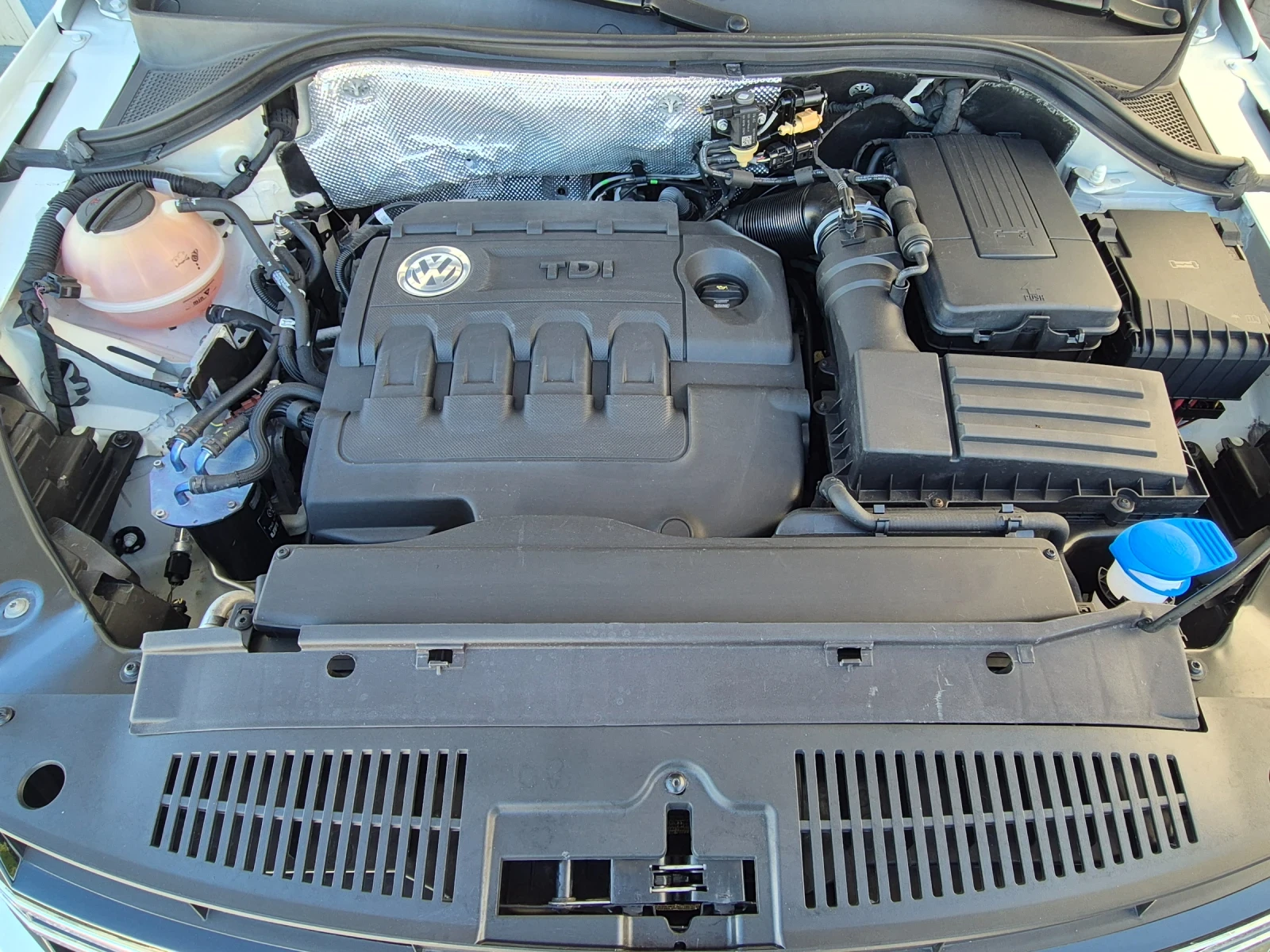 VW Tiguan 2.0TDI Hiline, снимка 16 - Автомобили и джипове - 55079770