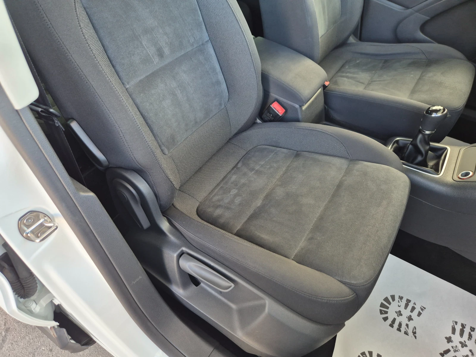 VW Tiguan 2.0TDI Hiline, снимка 13 - Автомобили и джипове - 55079770
