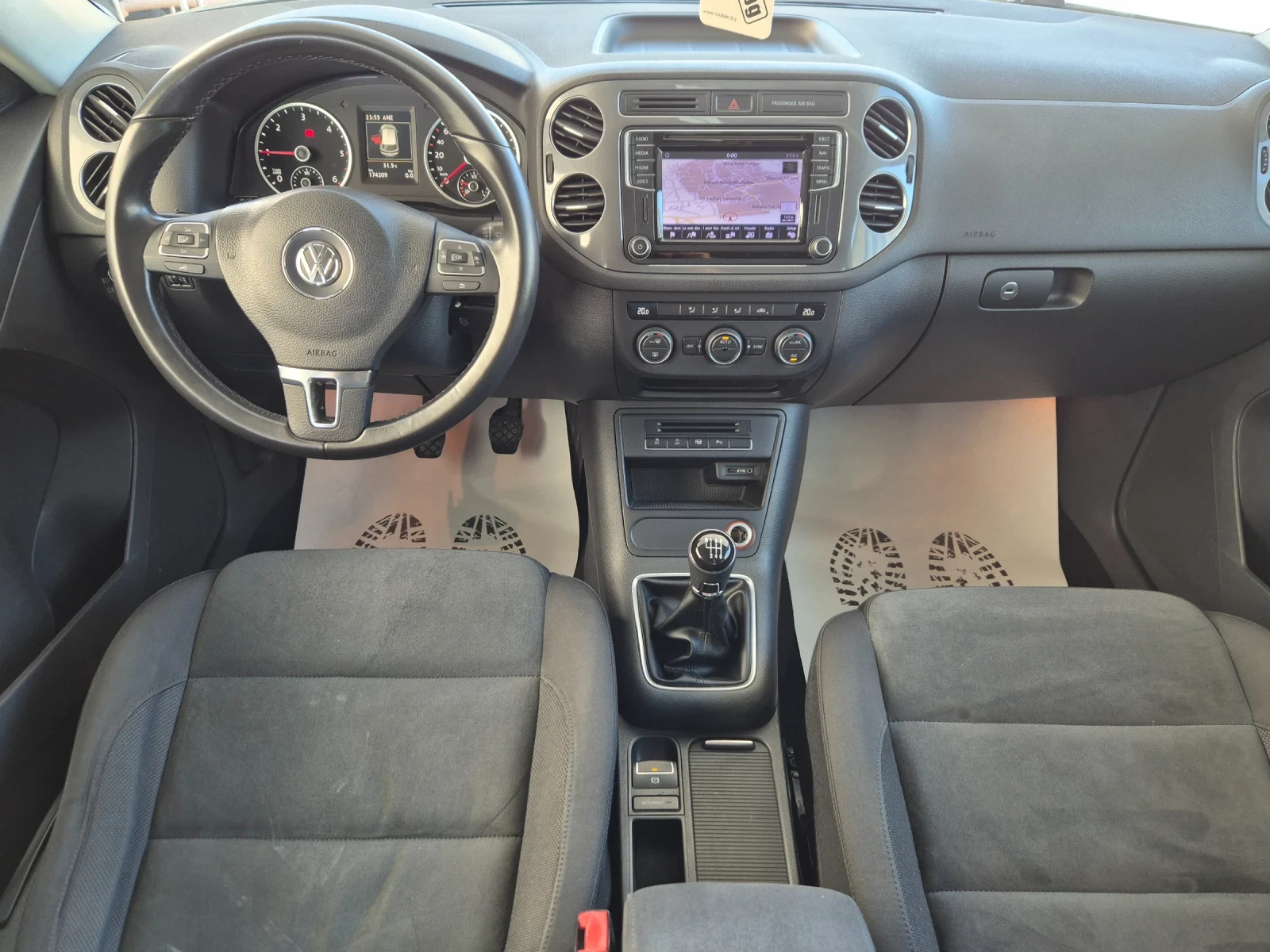 VW Tiguan 2.0TDI Hiline, снимка 10 - Автомобили и джипове - 55079770