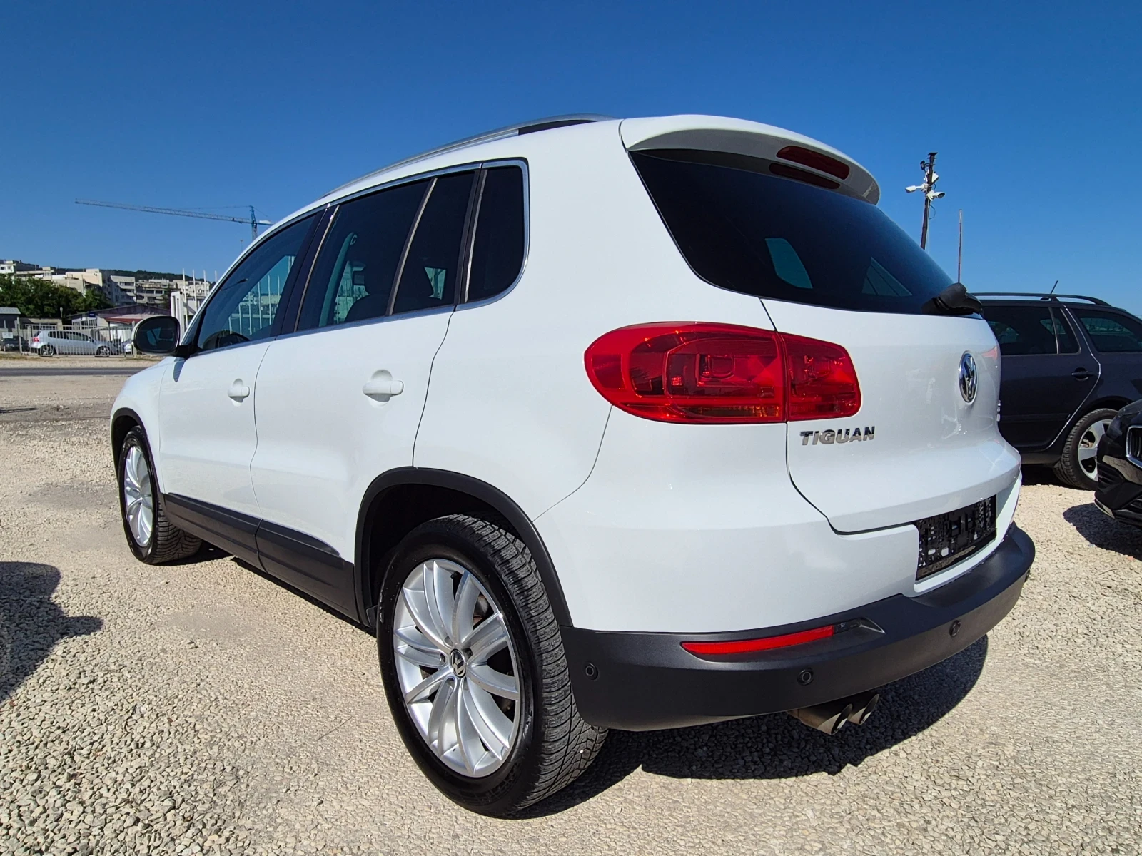 VW Tiguan 2.0TDI Hiline, снимка 4 - Автомобили и джипове - 55079770