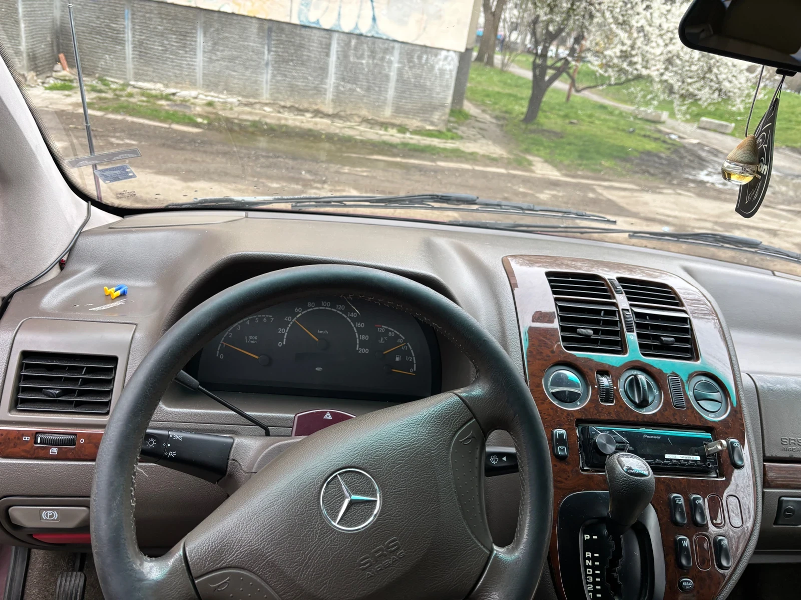 Mercedes-Benz V 220, снимка 6 - Бусове и автобуси - 54048993