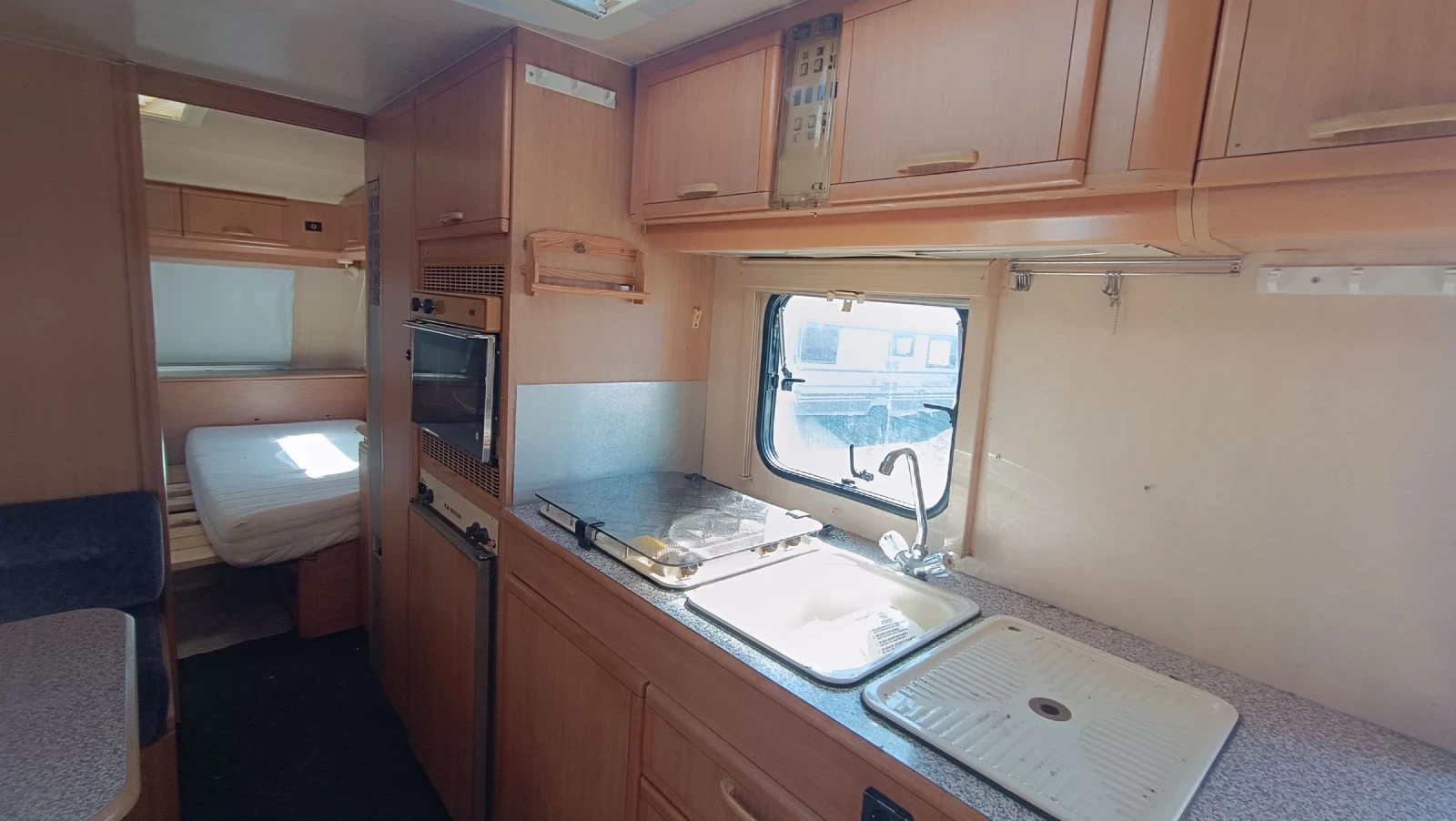 Каравана Adria Prima 710, снимка 5 - Каравани и кемпери - 53480957