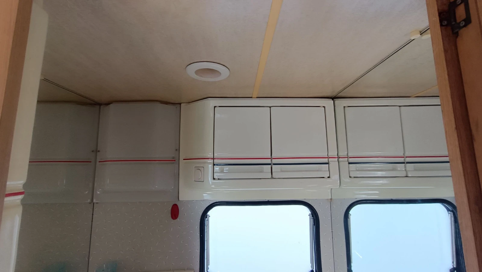 Каравана Adria Prima 710, снимка 13 - Каравани и кемпери - 53480957