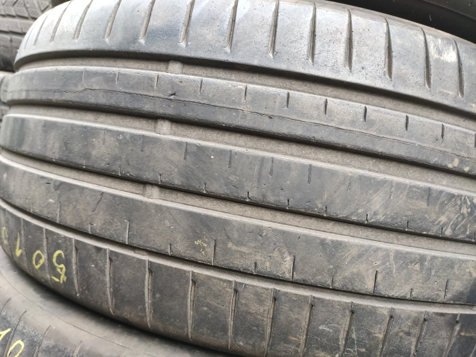 Гуми Летни 255/40R20, снимка 3 - Гуми и джанти - 55272551