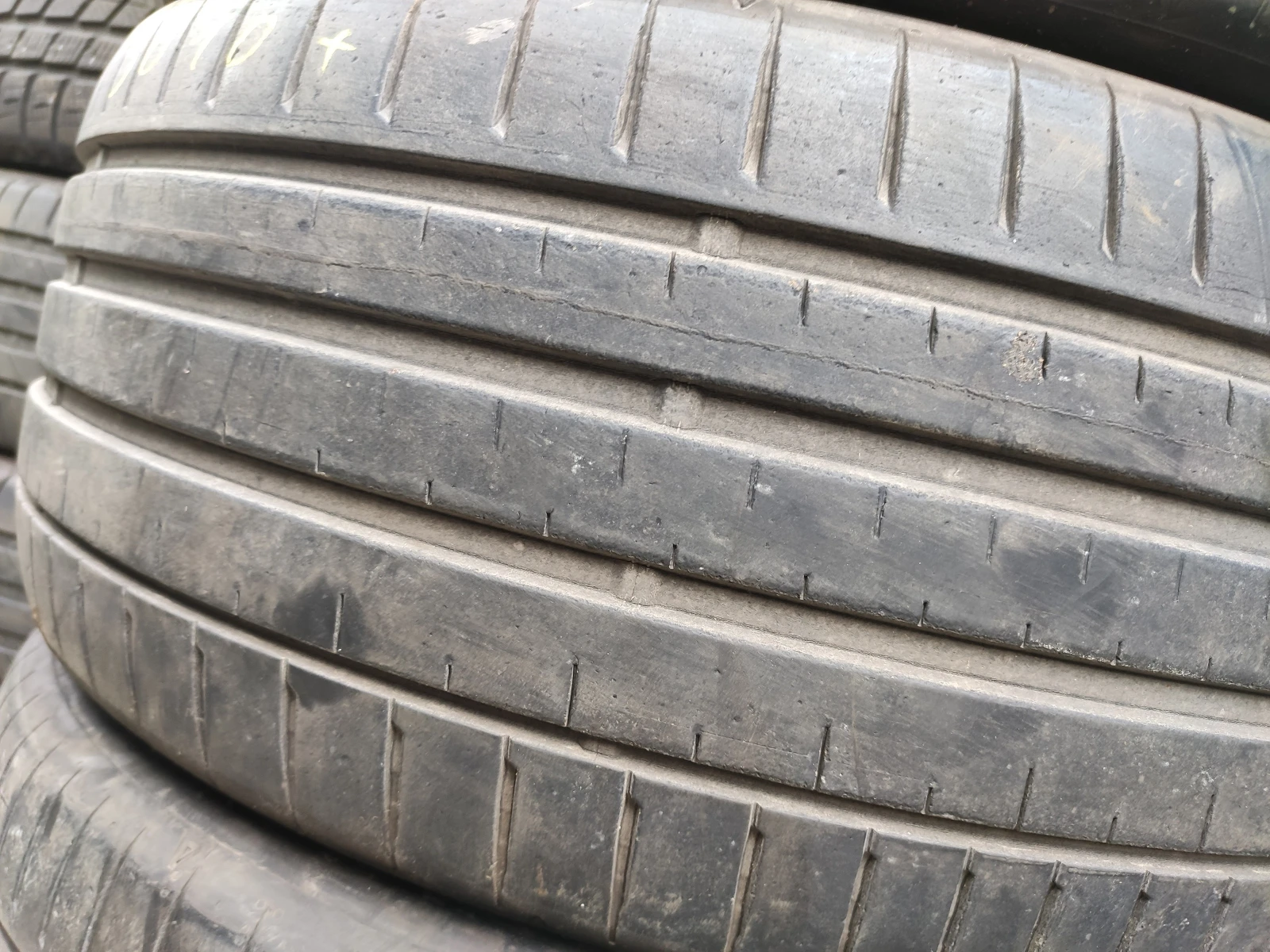 Гуми Летни 255/40R20, снимка 4 - Гуми и джанти - 55272551