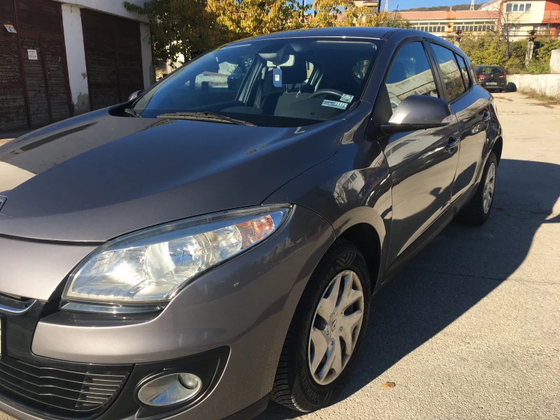 Renault Megane, снимка 1 - Автомобили и джипове - 47901267