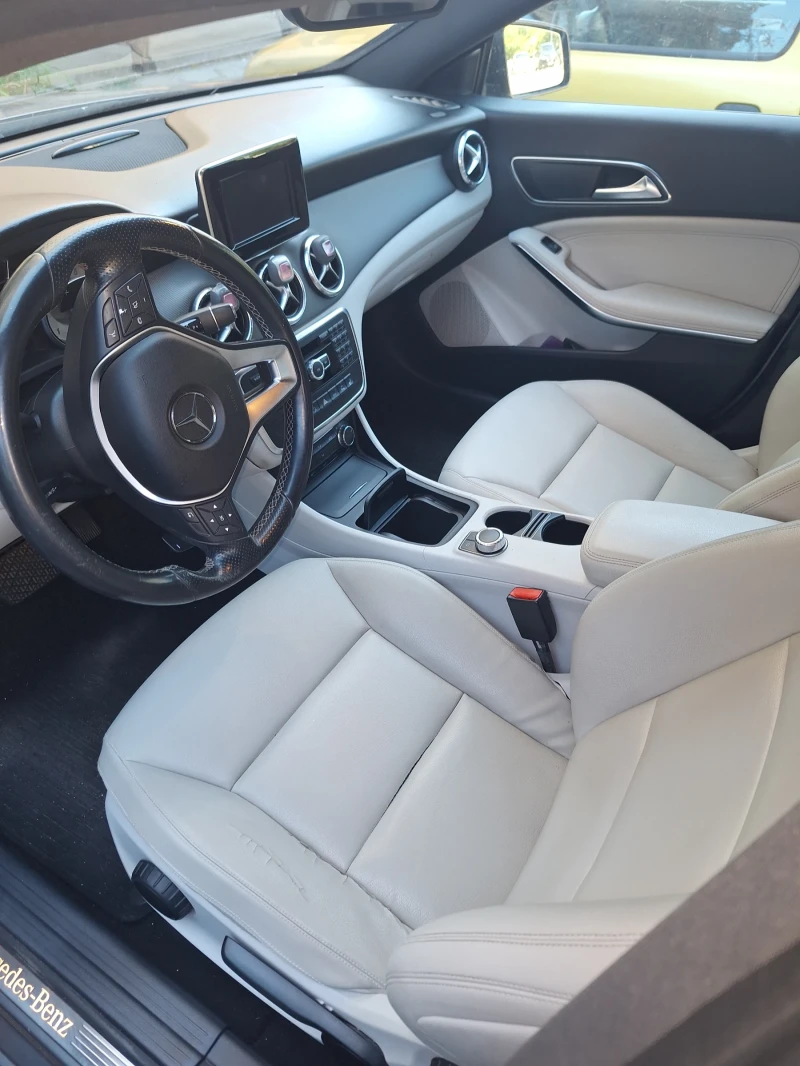 Mercedes-Benz CLA 220, снимка 8 - Автомобили и джипове - 51569733