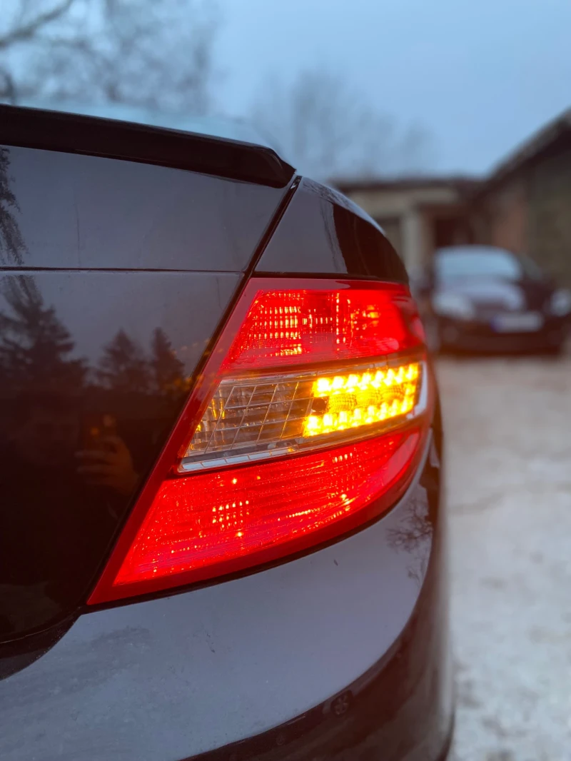 Mercedes-Benz C 180 AMG Kompressor, снимка 8 - Автомобили и джипове - 52857188