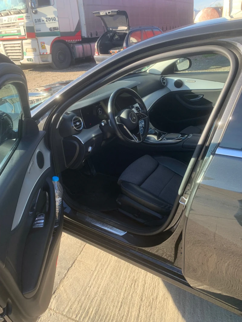 Mercedes-Benz E 220 9G- tronic* DISTRONIC, снимка 4 - Автомобили и джипове - 53147905