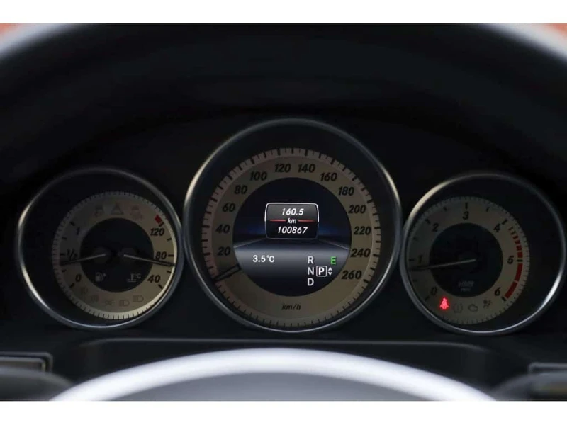 Mercedes-Benz E 250 * 4dr Sdn E250 BlueTEC 4MATIC * CARFAX * ЦЕНА ДО Б, снимка 16 - Автомобили и джипове - 53529261