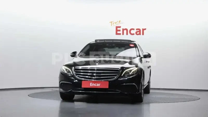 Mercedes-Benz E 400 4MATIC/ОБДУХВАНЕ/ПАНОРАМА/BURMESTER/360, снимка 3 - Автомобили и джипове - 54916213