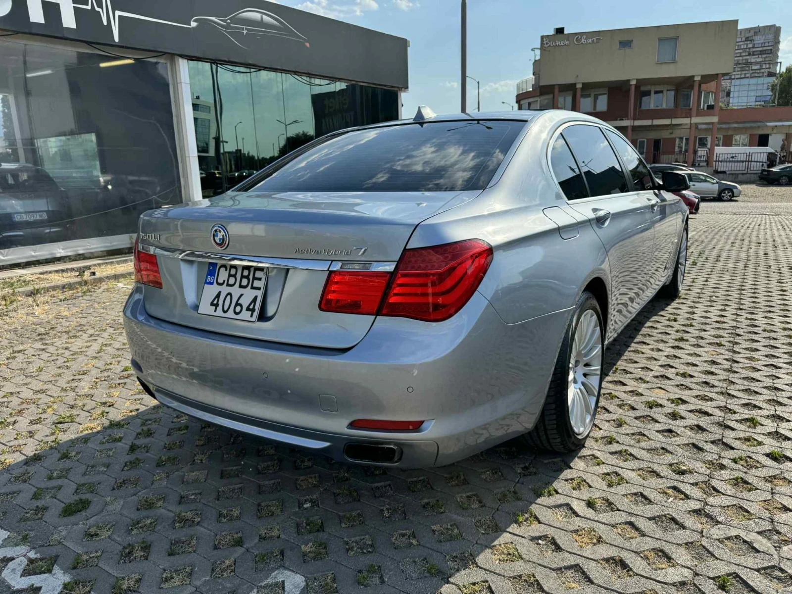 BMW 750  - изображение 2