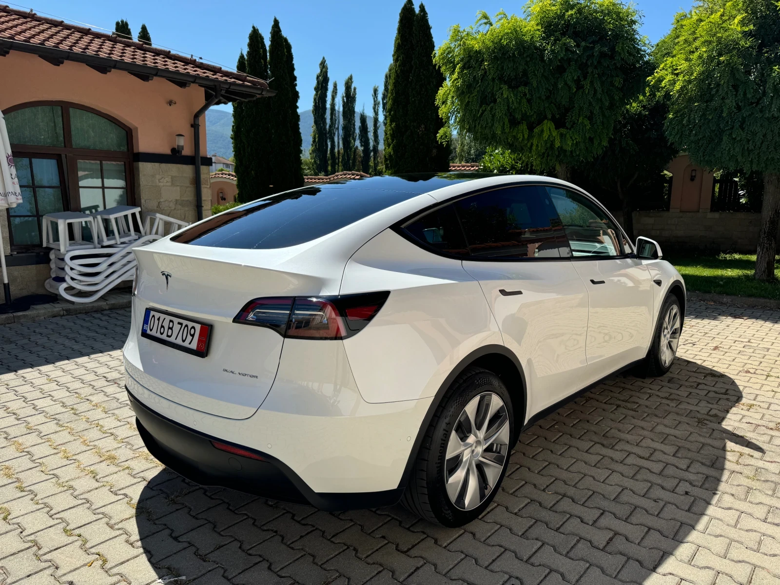Tesla Model Y 4x4/LongRange/DualMotor/Гаранция/Налична - изображение 5
