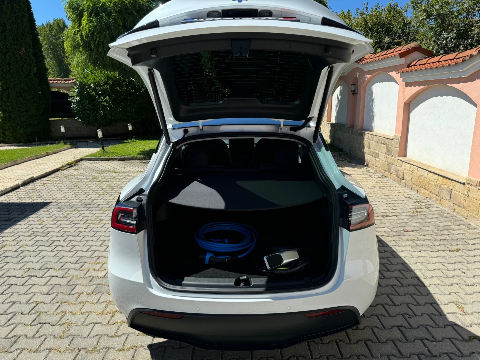 Tesla Model Y 4x4/LongRange/DualMotor/Гаранция/Налична - изображение 7